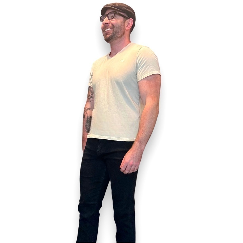 Express Men’s Cotton V-Neck T-Shirt. Size: Medium, Color: Cream